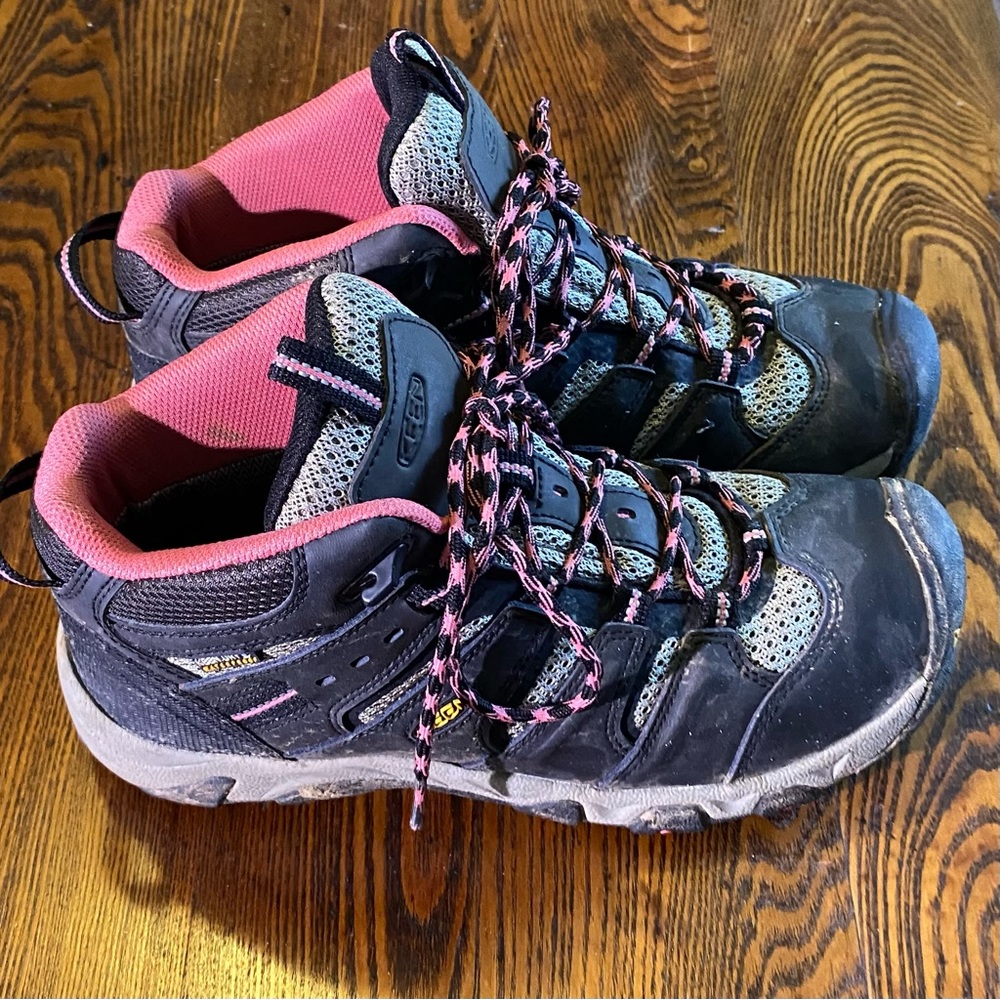 Keen Women’s Koven Waterproof Boot - GUC